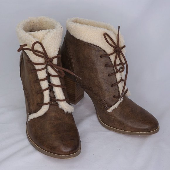 Restricted sherpa lined lace up ankle booties heel boots size 7.5 - Picture 1 of 8